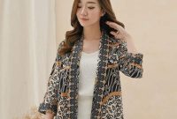 Terlihat Elegan dan Stylish dengan Blazer Batik Wanita