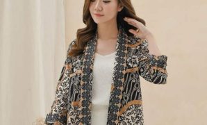 Terlihat Elegan dan Stylish dengan Blazer Batik Wanita